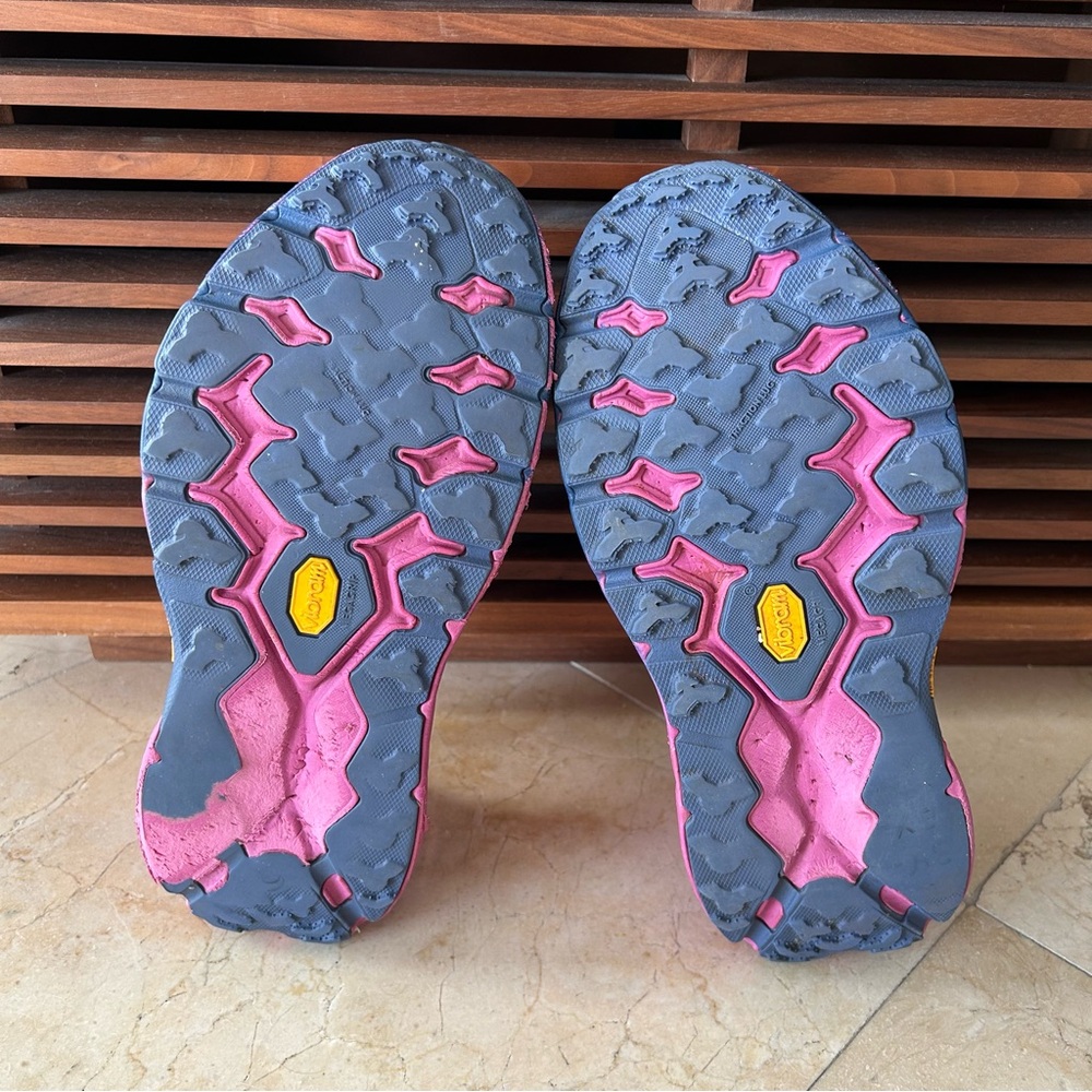 Hoka One One SpeedGoat 5 Sneakers - Picture 10 of 14
